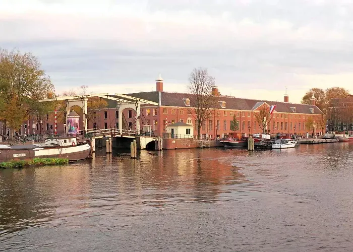 Sweets - Amstelschutsluis Амстердам